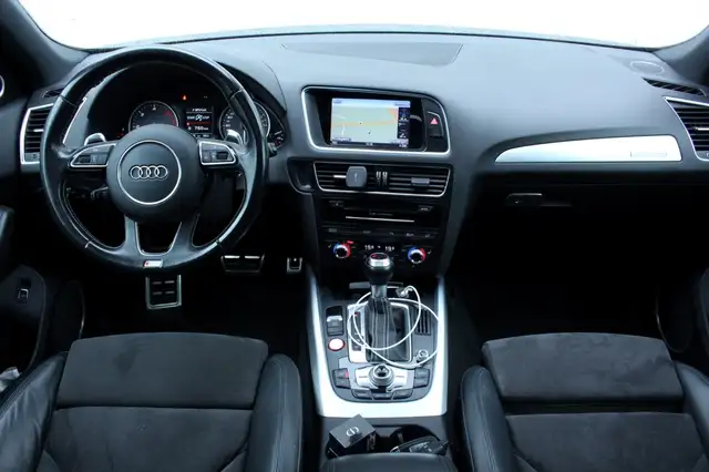 Audi Q5 view 2