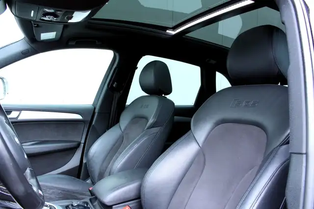 Audi Q5 view 12