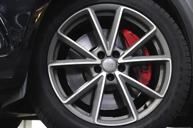 Audi Q5 view 4