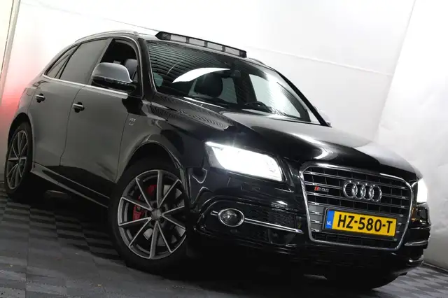 Audi Q5 view 10