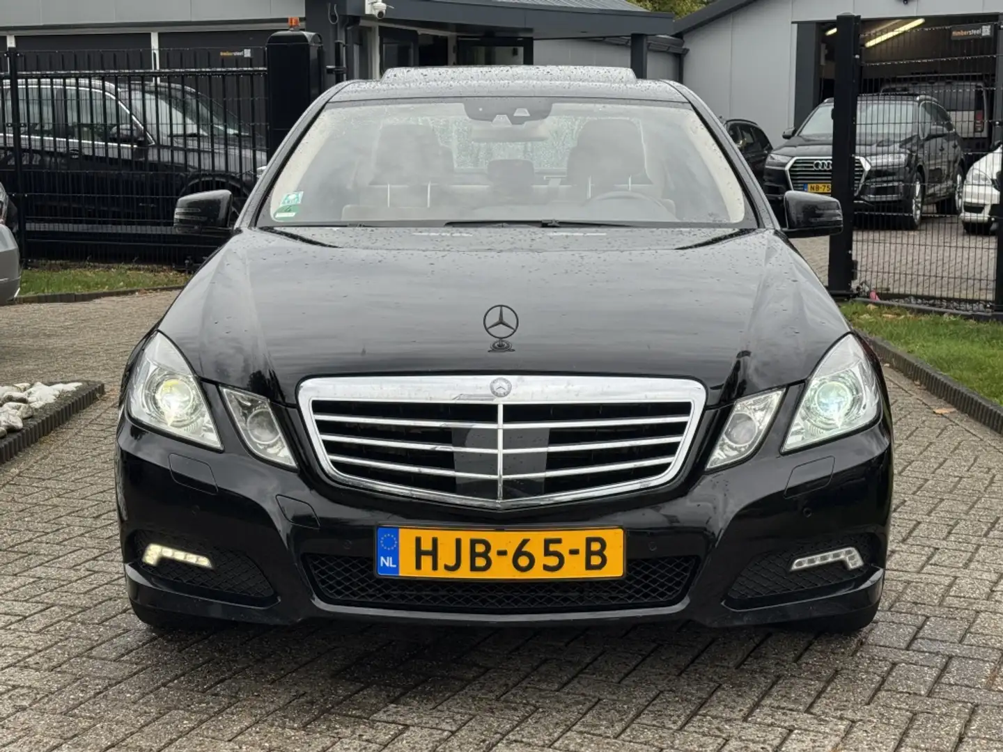 Mercedes-Benz E 500 E500 V8 Sedan Avantgarde Youngtimer Schuifdak Zwart - 2