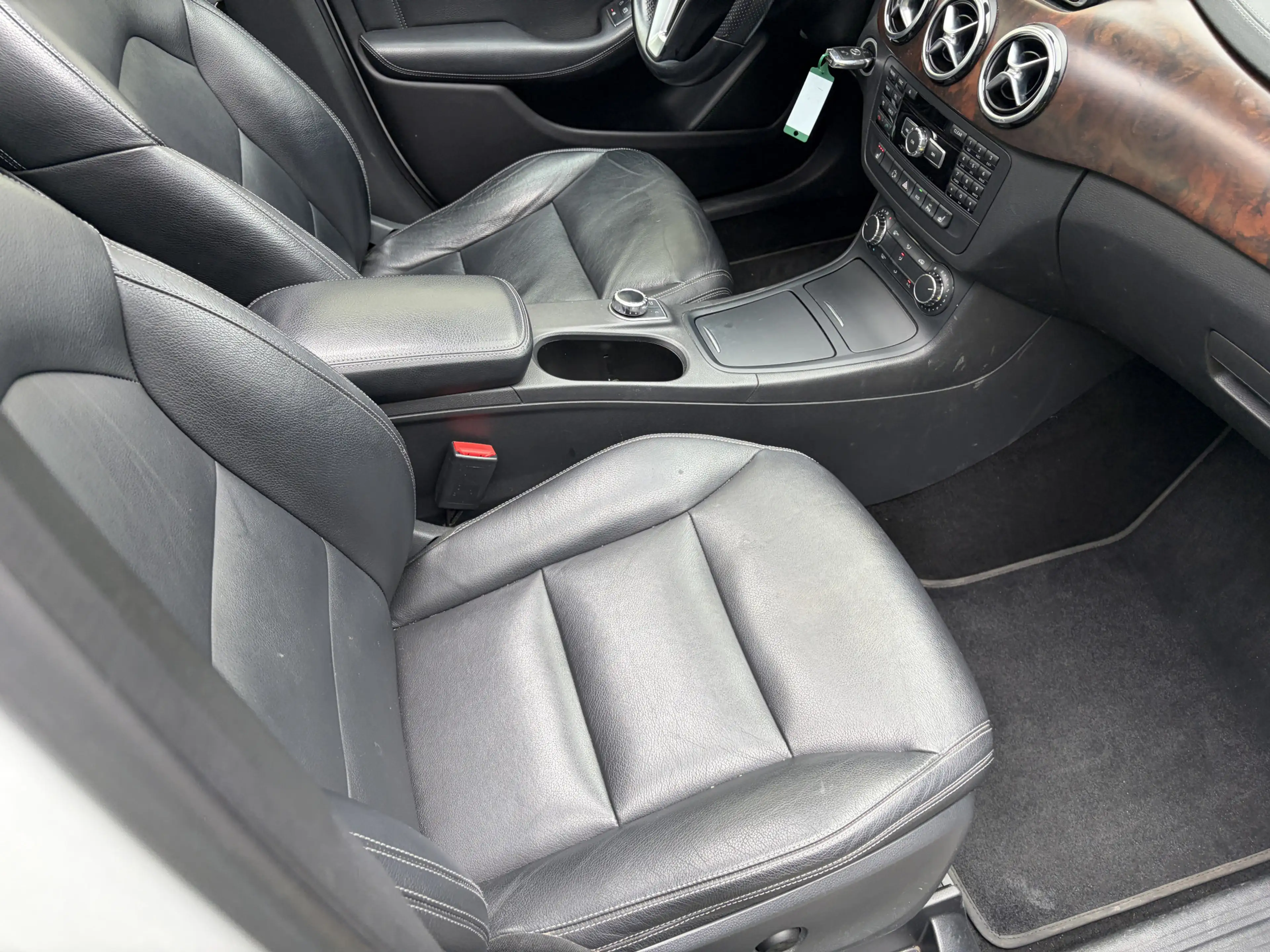 Mercedes-Benz B 200 CDI Ambition / AUTOMAAT / PANORAMADAK / MEMORY / L — photo 23