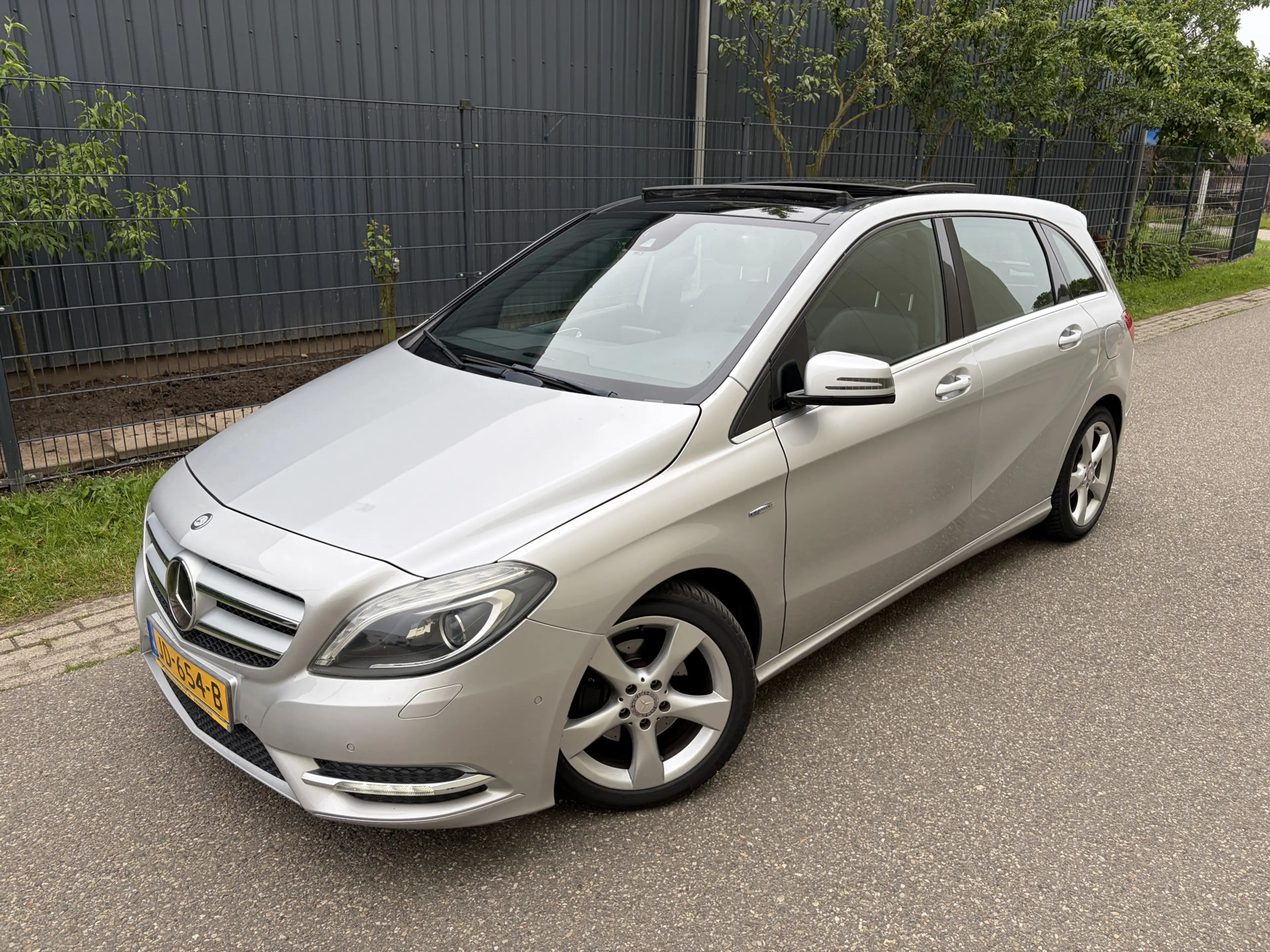 Mercedes-Benz B 200 CDI Ambition / AUTOMAAT / PANORAMADAK / MEMORY / L — photo 2