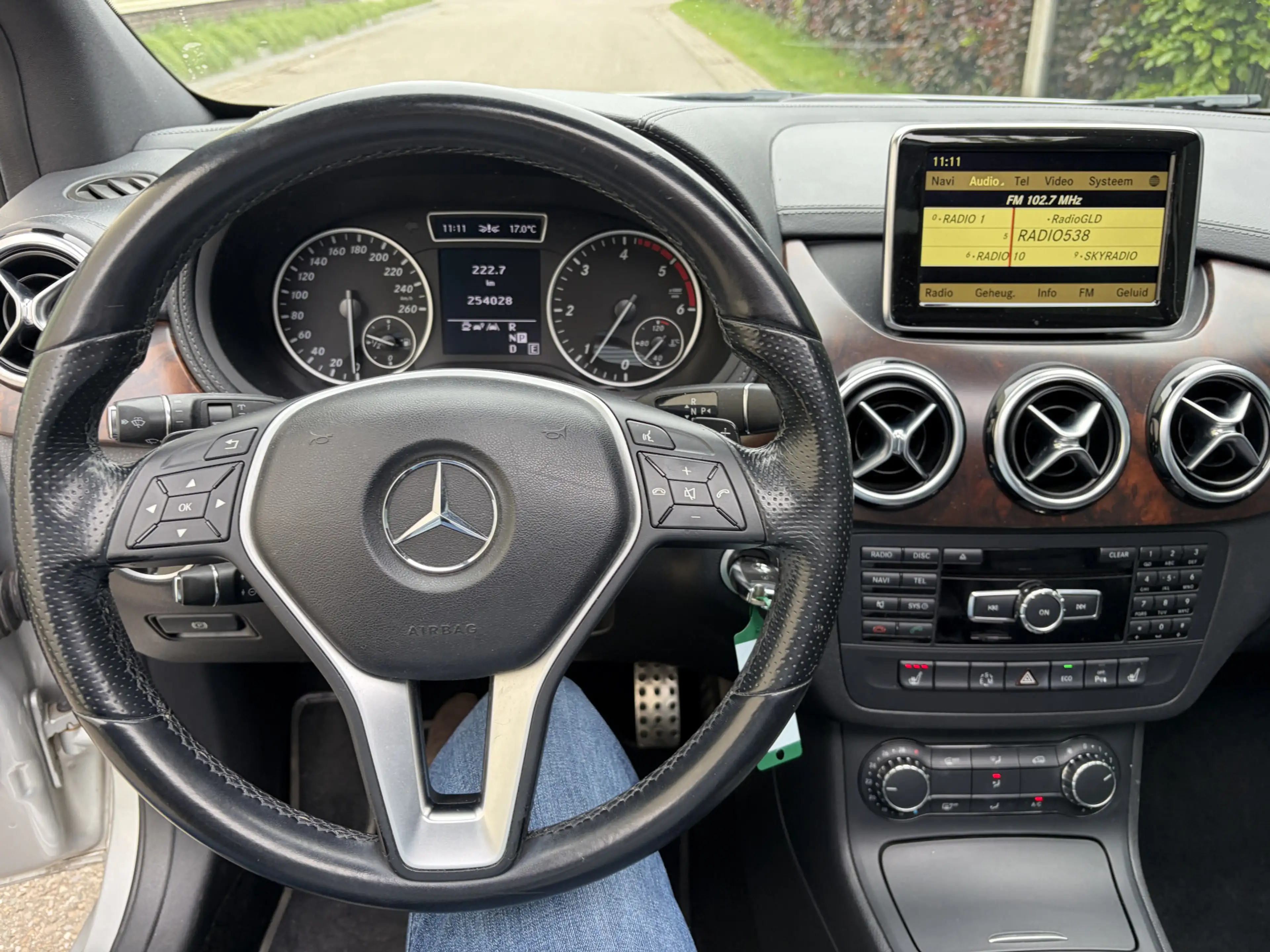 Mercedes-Benz B 200 CDI Ambition / AUTOMAAT / PANORAMADAK / MEMORY / L — photo 16