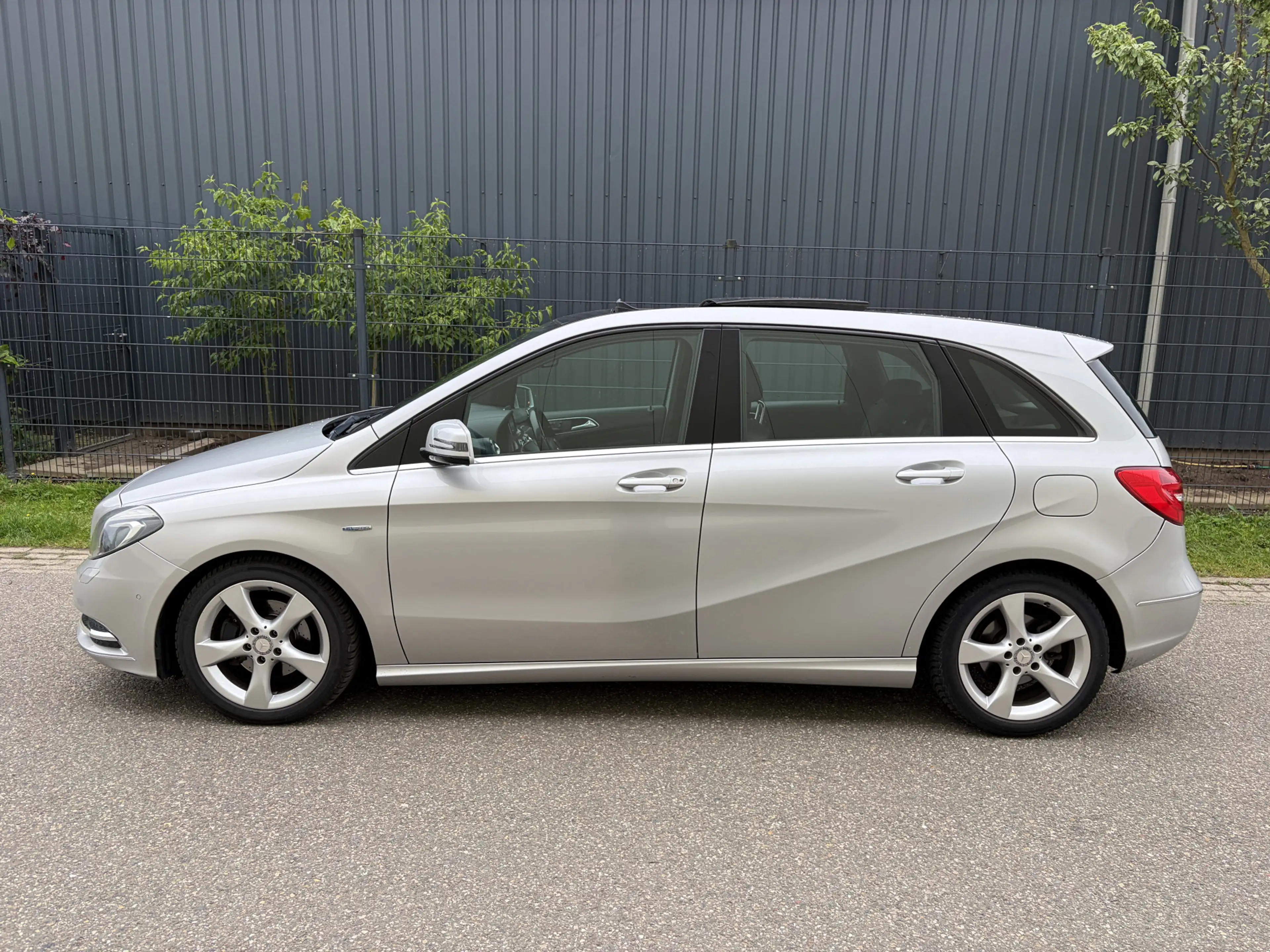 Mercedes-Benz B 200 CDI Ambition / AUTOMAAT / PANORAMADAK / MEMORY / L — photo 17