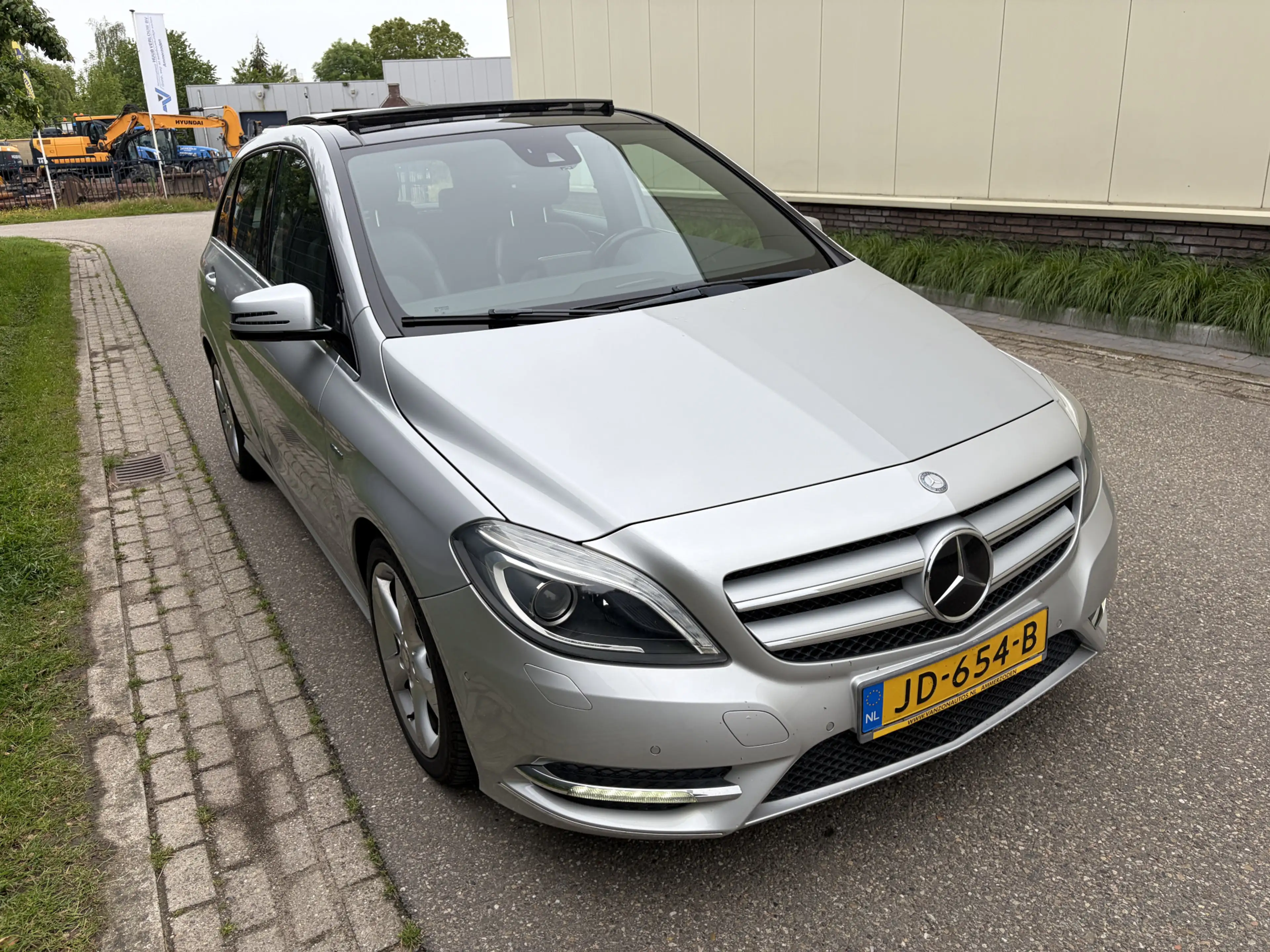Mercedes-Benz B 200 CDI Ambition / AUTOMAAT / PANORAMADAK / MEMORY / L — photo 25