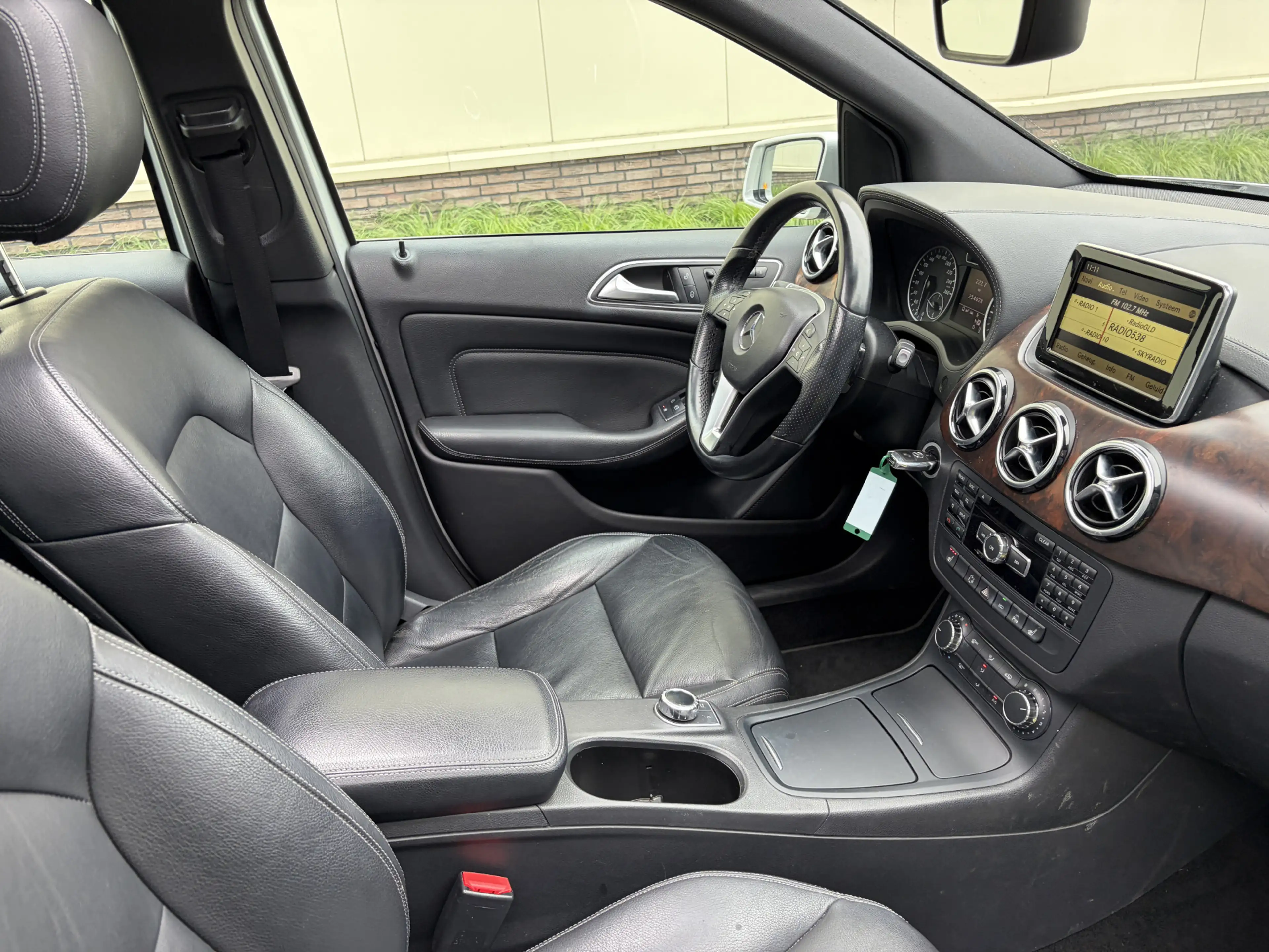 Mercedes-Benz B 200 CDI Ambition / AUTOMAAT / PANORAMADAK / MEMORY / L — photo 24