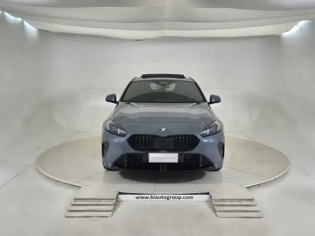 BMW 1 Series view 3