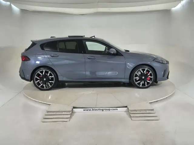 BMW 1 Series view 6