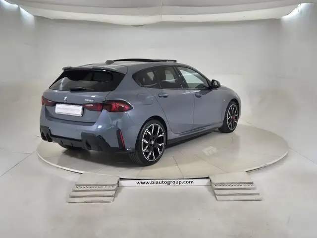 BMW 1 Series view 5