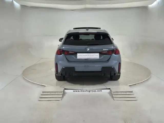 BMW 1 Series view 4