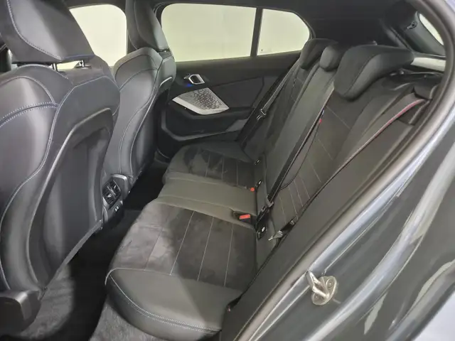 BMW 1 Series view 8