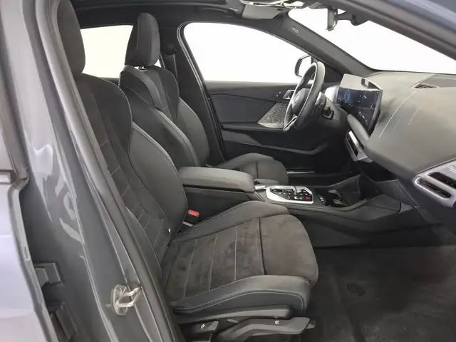 BMW 1 Series view 11