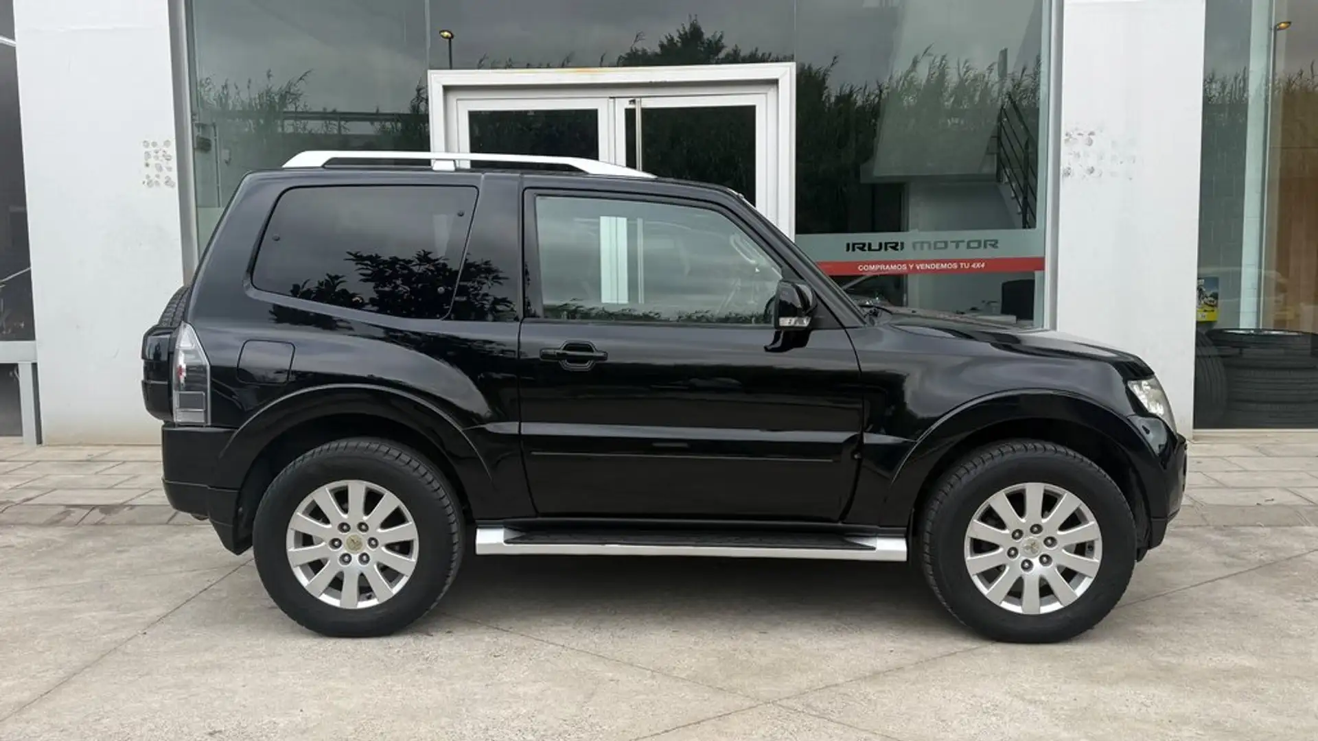 Mitsubishi Montero 3.2DI-D Kaiteki Aut. Negro - 1
