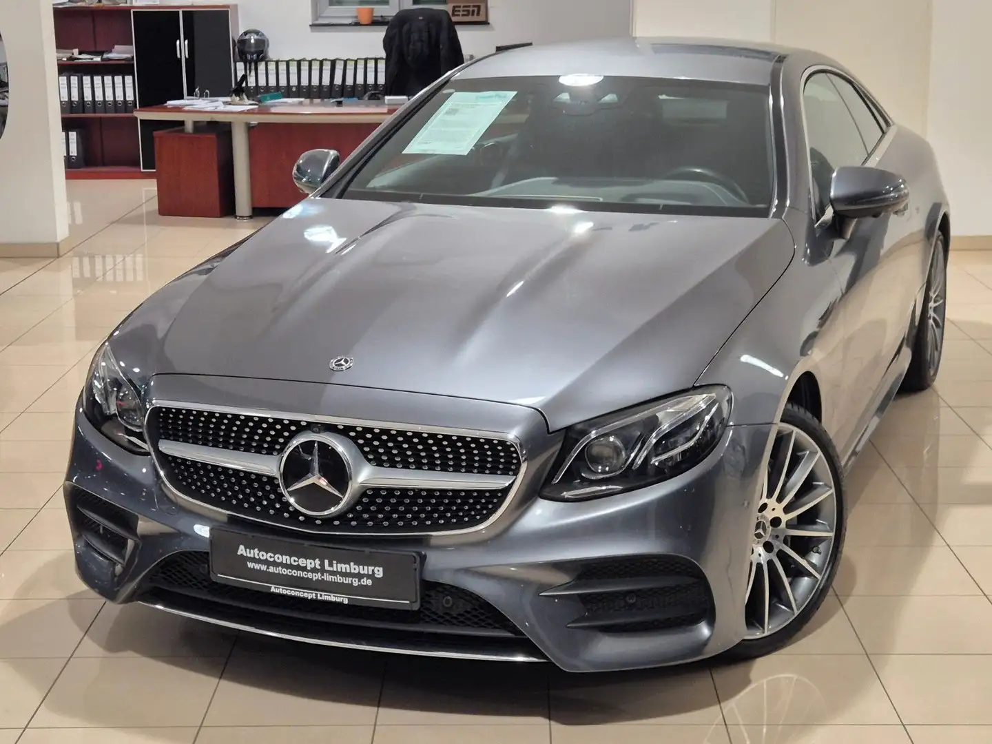 Mercedes-Benz E 220 d 4Matic Coupe,AMG Line,HUD,360 CAM,20Zoll Gris - 2