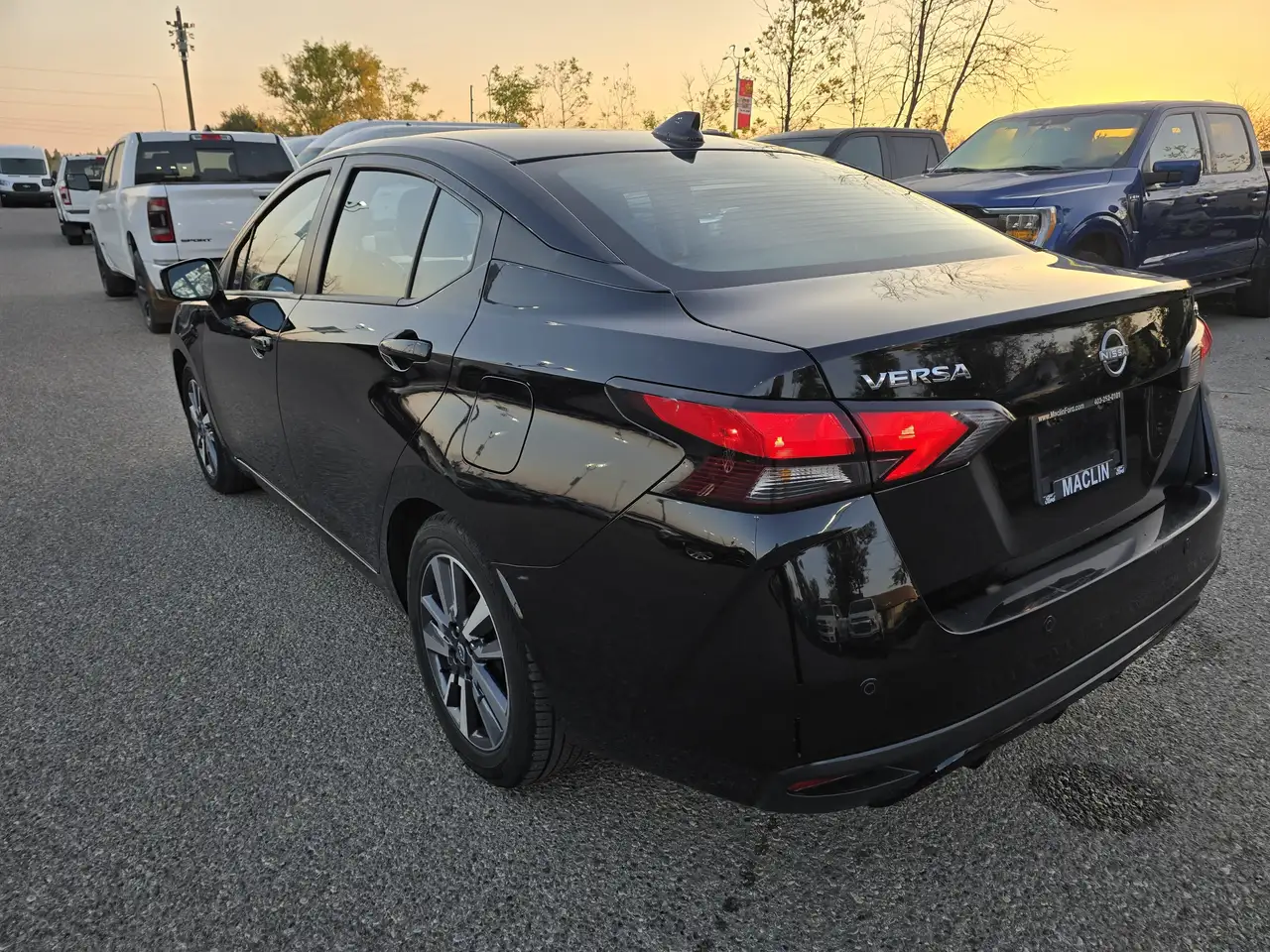 Nissan Versa снимка Nissan Versa