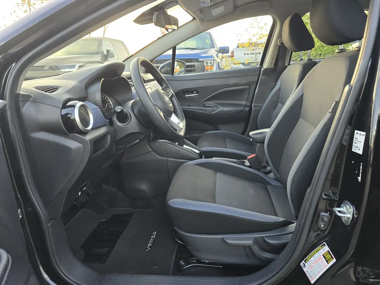 Nissan Versa снимка Nissan Versa