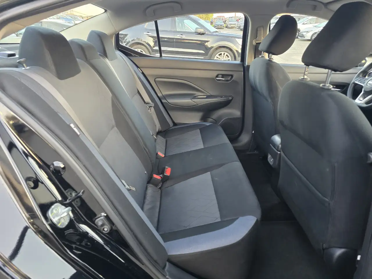 Nissan Versa снимка Nissan Versa