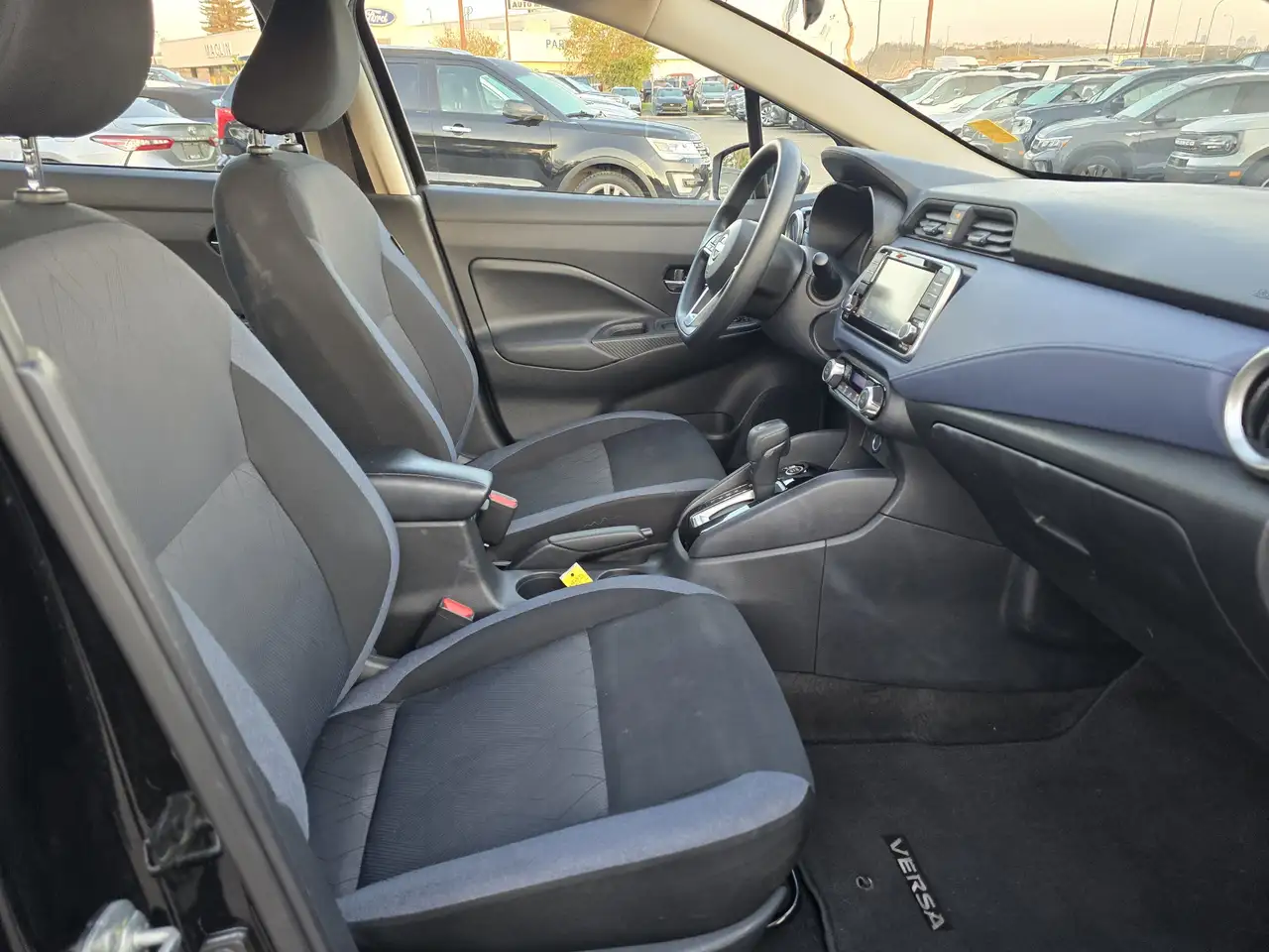 Nissan Versa снимка Nissan Versa