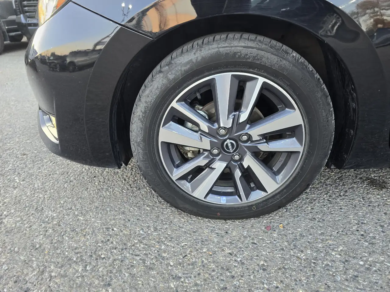 Nissan Versa снимка Nissan Versa