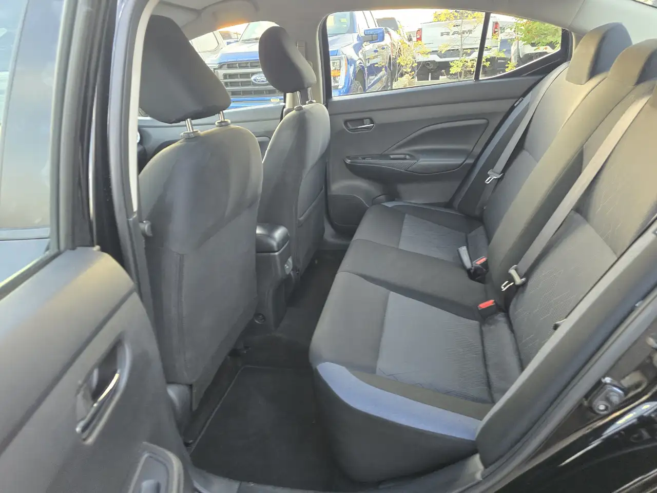 Nissan Versa снимка Nissan Versa