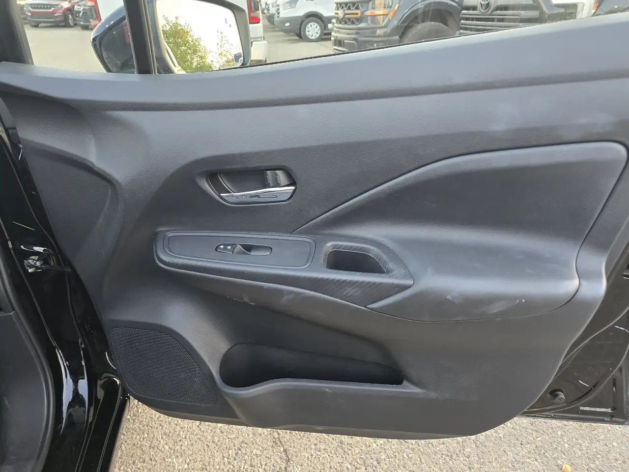 Nissan Versa снимка Nissan Versa