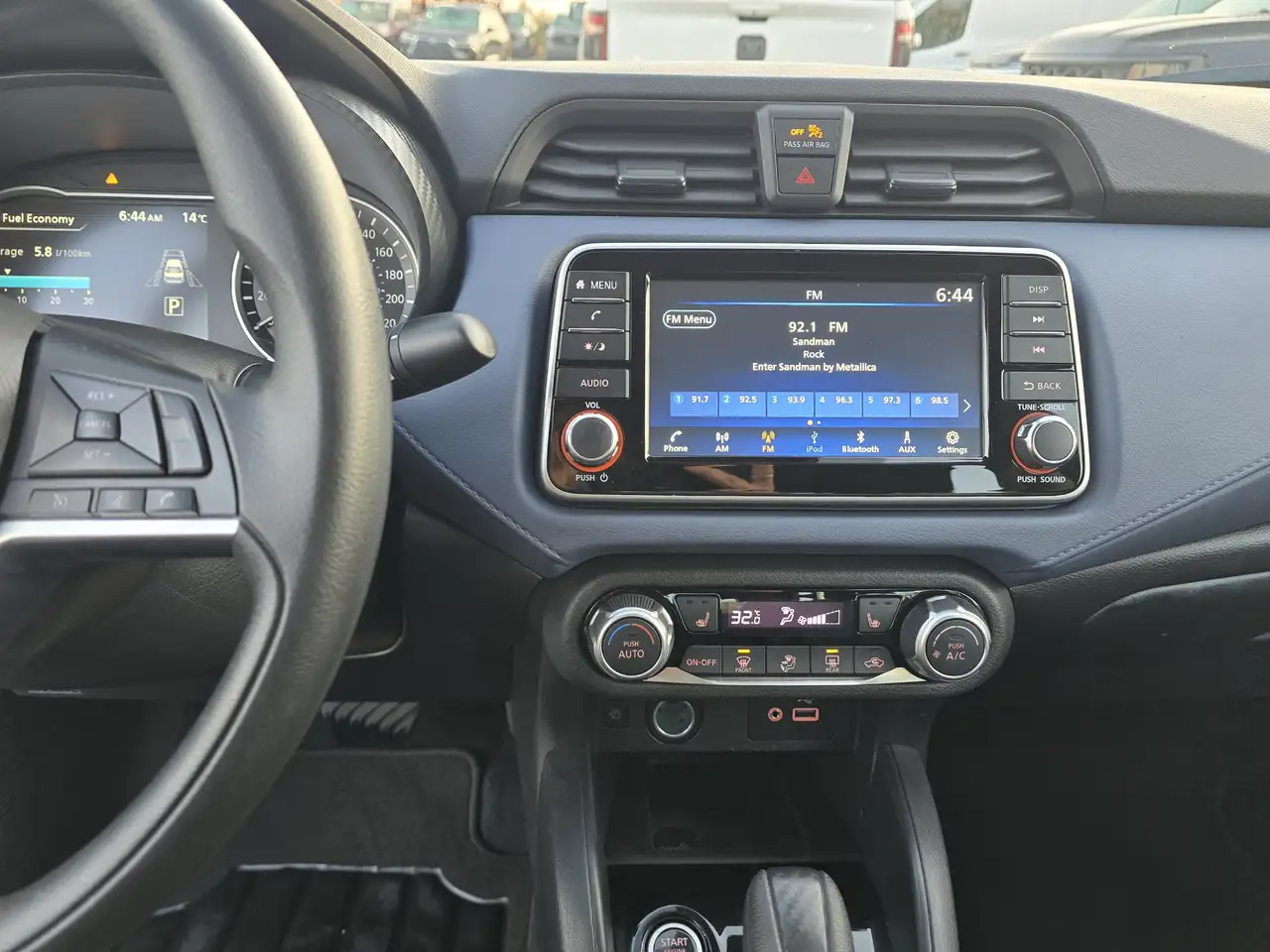 Nissan Versa снимка Nissan Versa