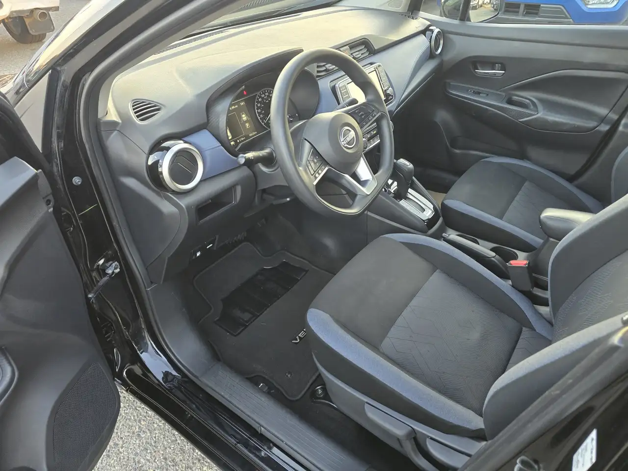 Nissan Versa снимка Nissan Versa