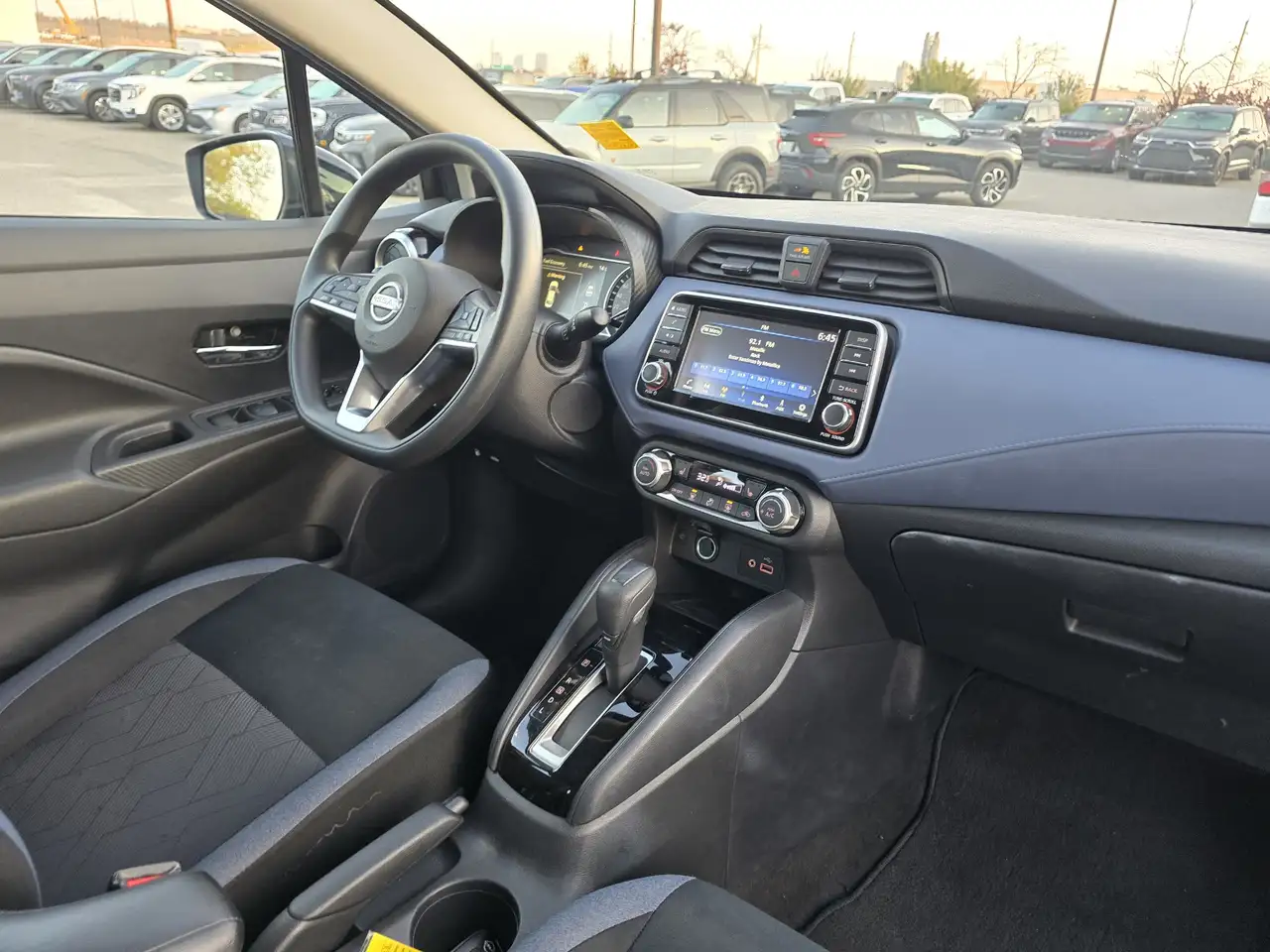 Nissan Versa снимка Nissan Versa