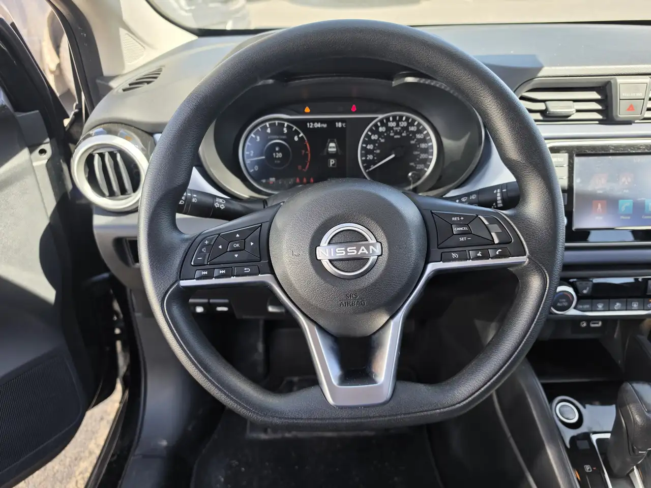 Nissan Versa снимка Nissan Versa