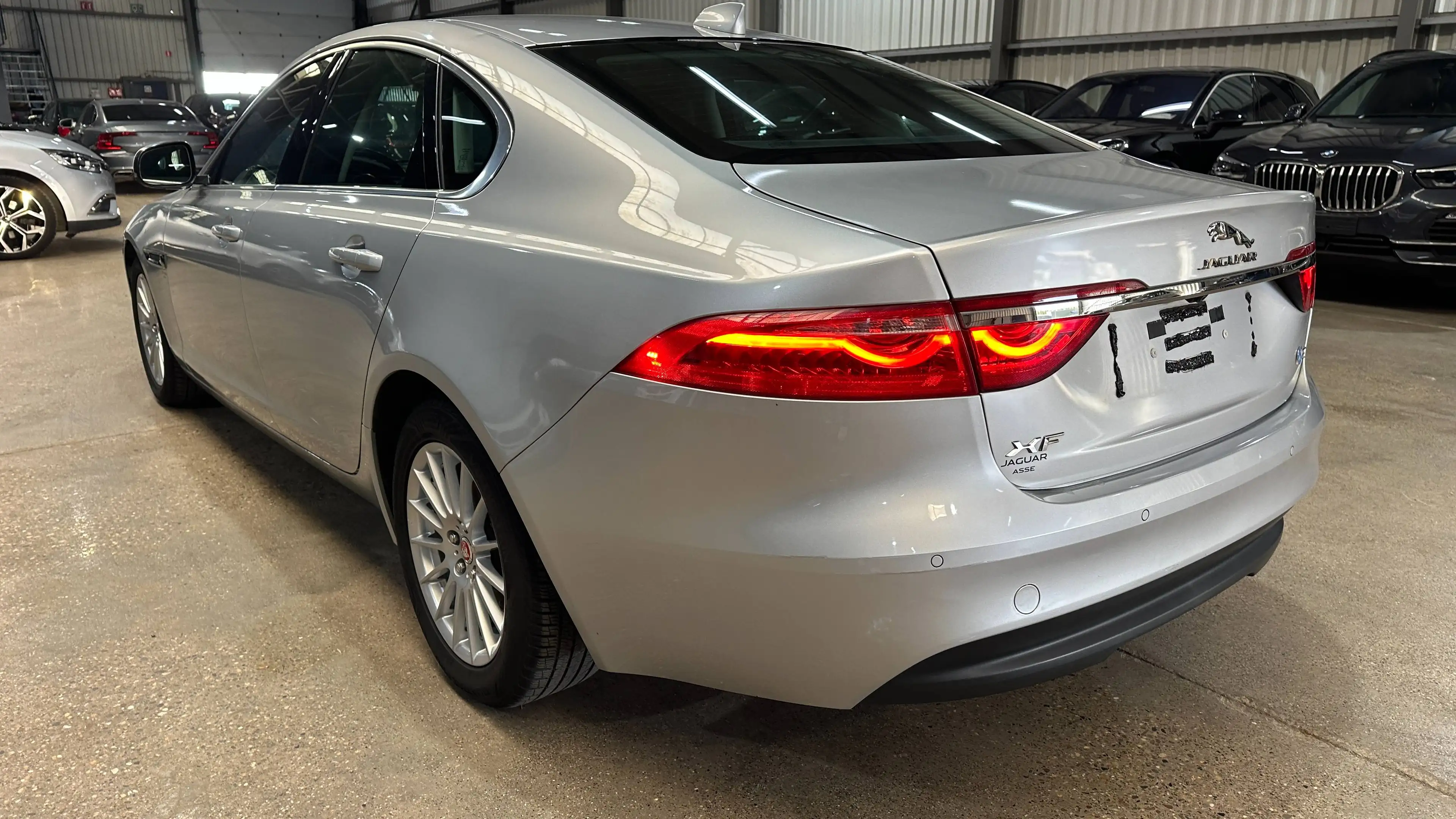 Jaguar XF XF 2.0 D E-Performance Prestige — photo 6