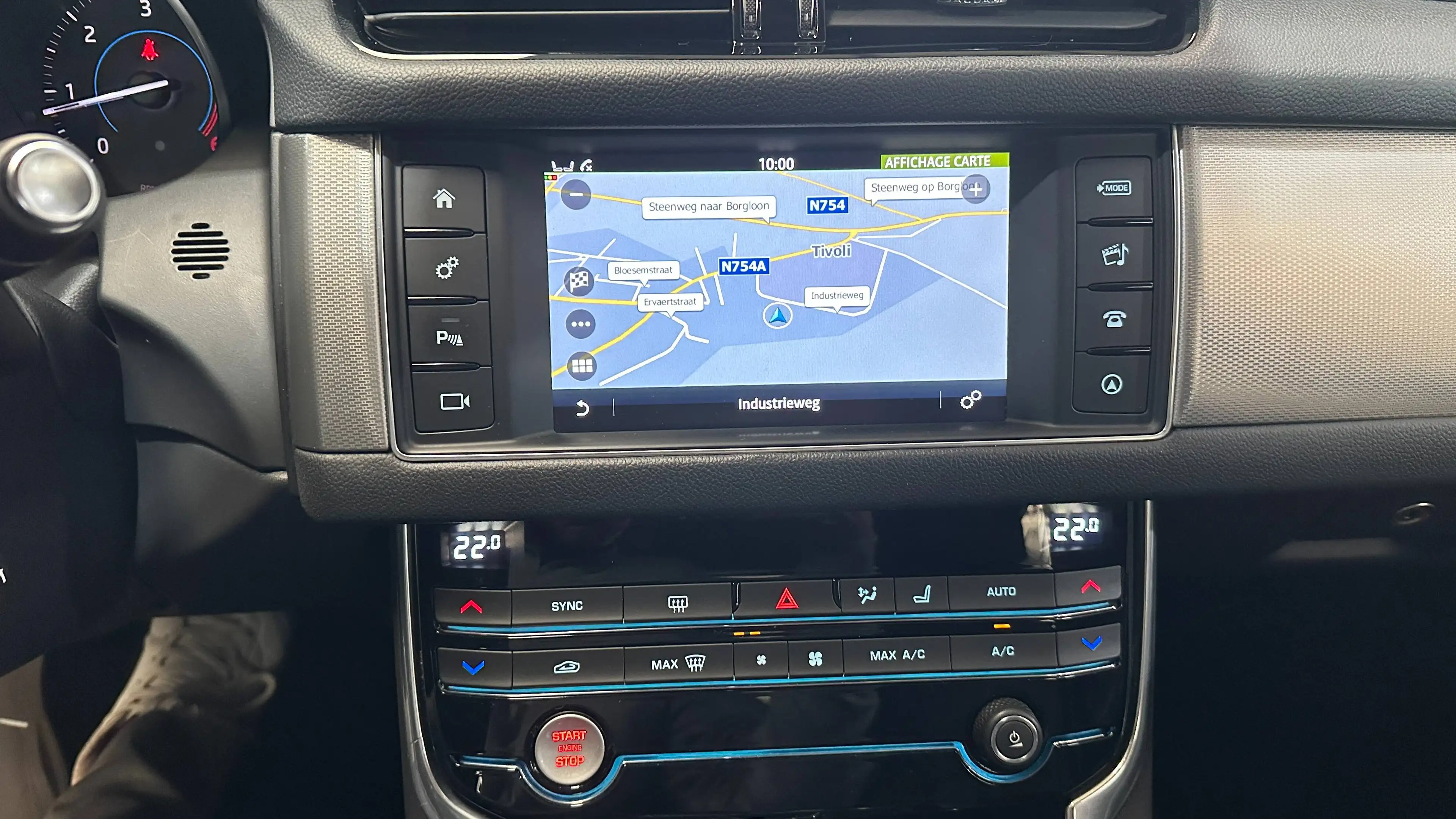 Jaguar XF XF 2.0 D E-Performance Prestige — photo 10