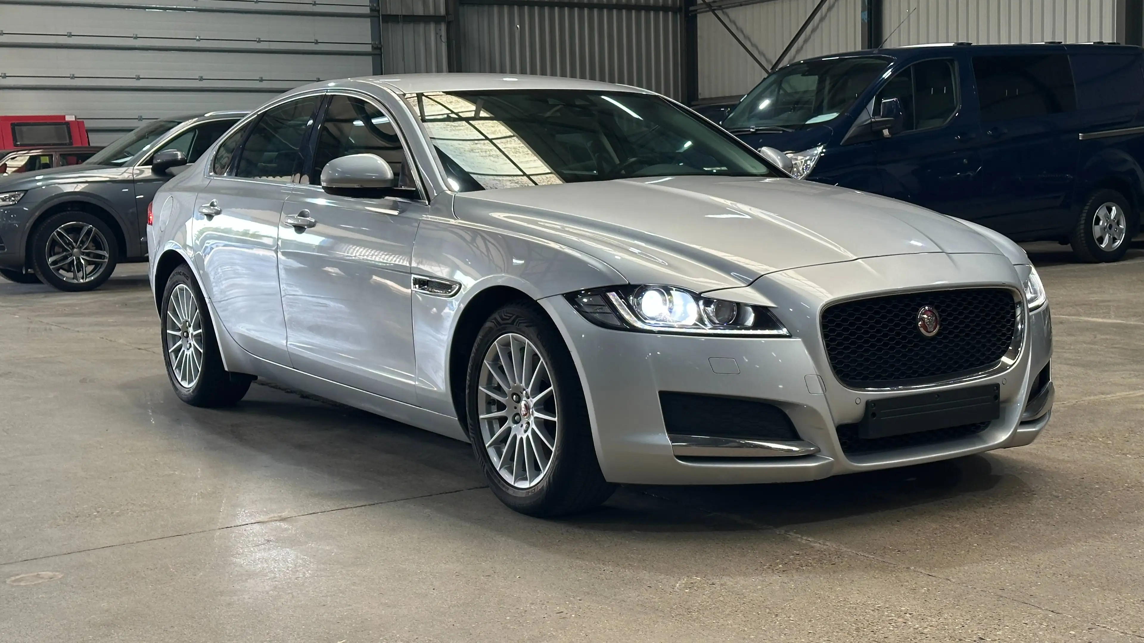 Jaguar XF XF 2.0 D E-Performance Prestige — photo 3