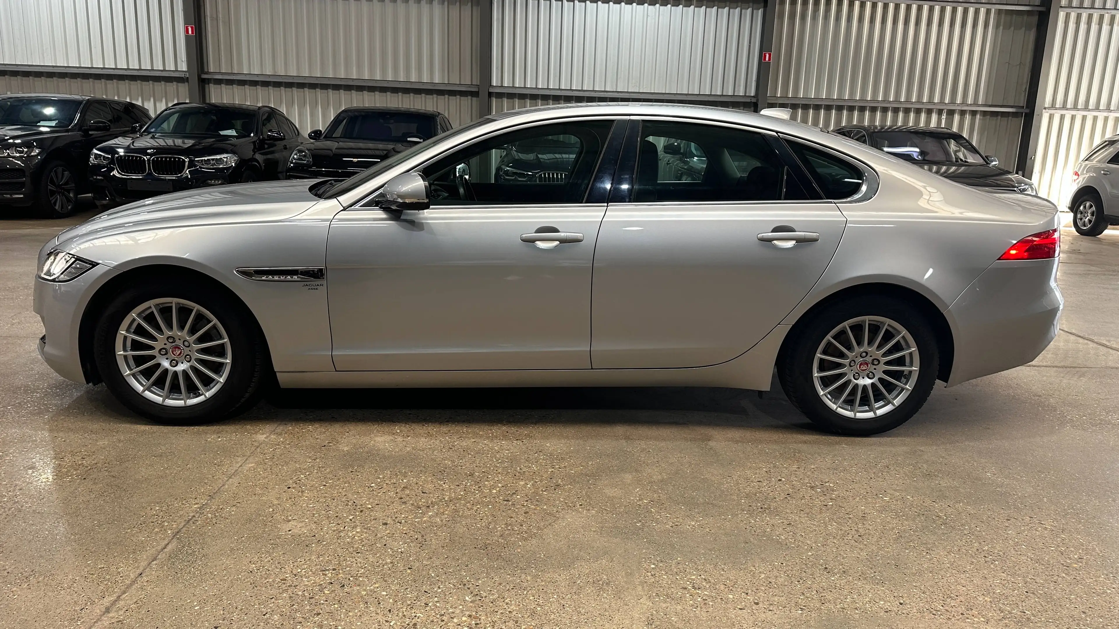 Jaguar XF XF 2.0 D E-Performance Prestige — photo 7