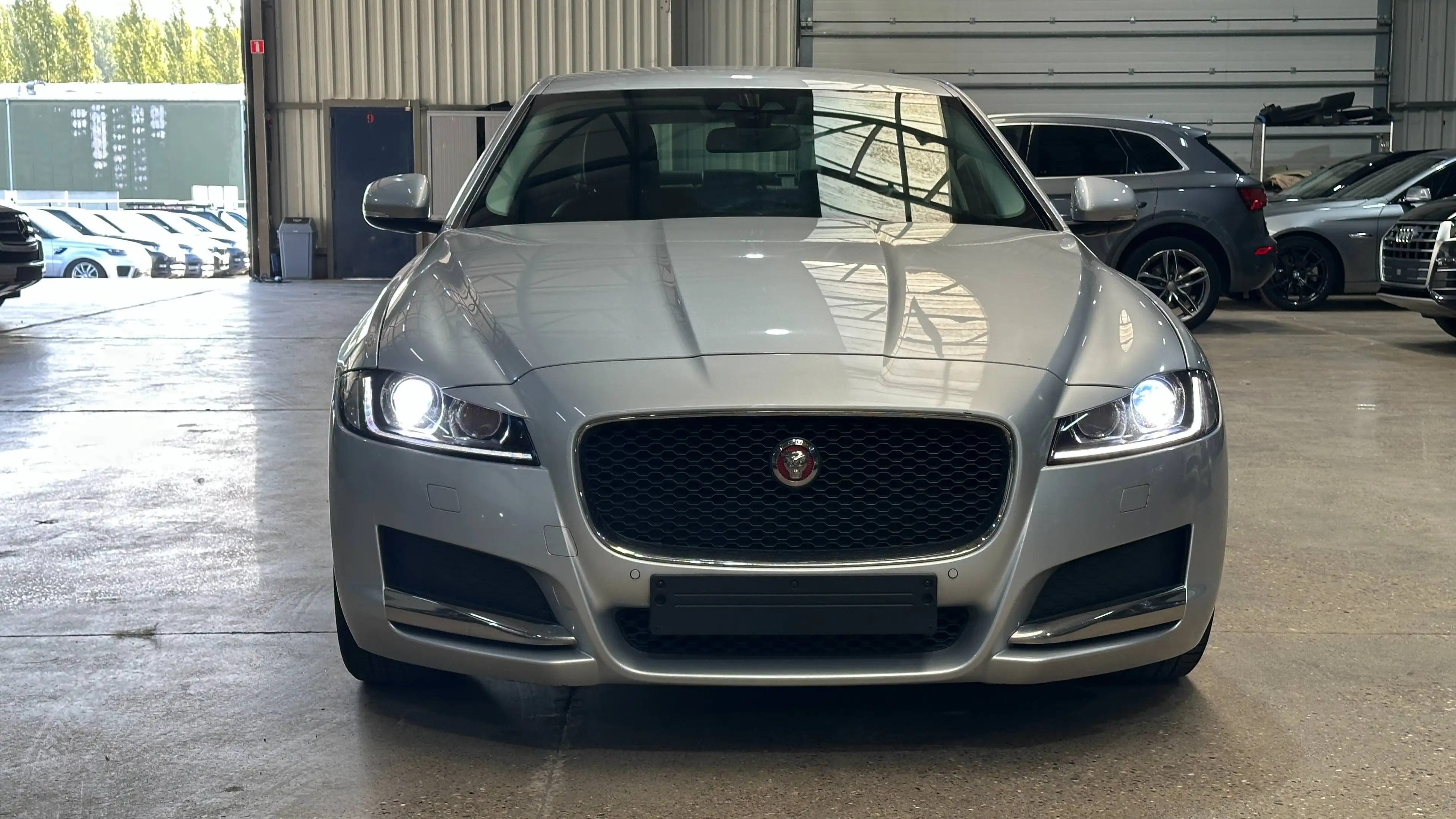 Jaguar XF XF 2.0 D E-Performance Prestige — photo 2