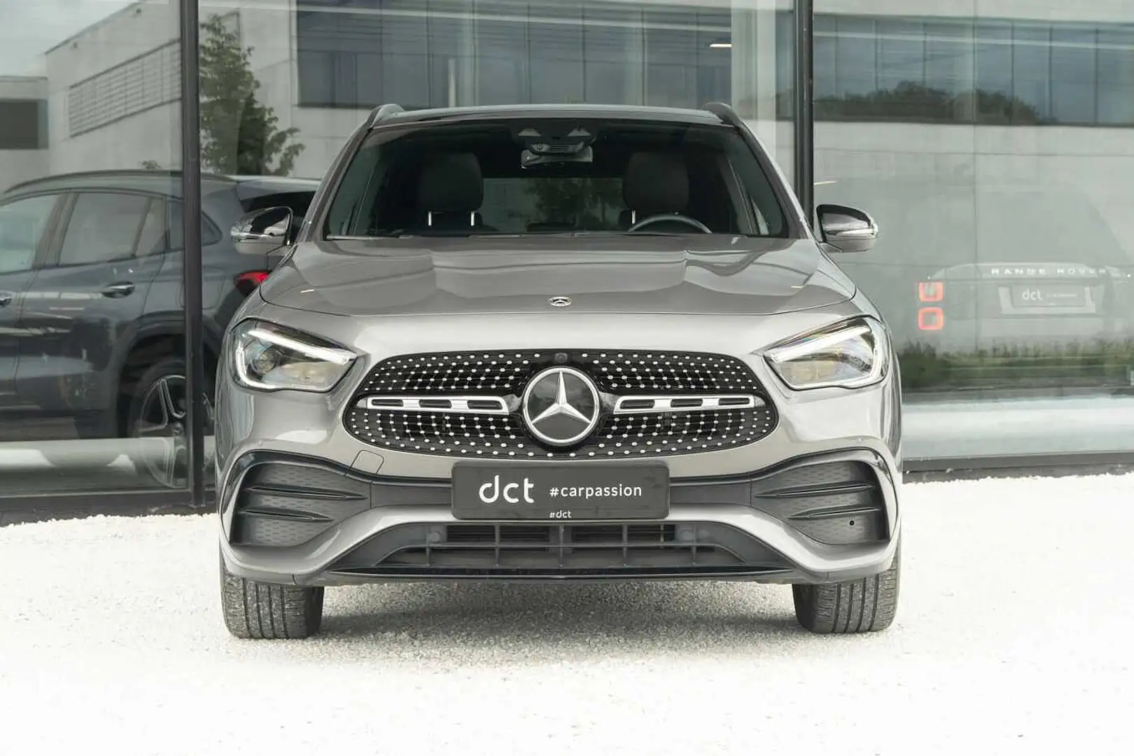 Mercedes-Benz GLA 250 Hybride AMG PANO Towbar Keyless DAB NightPack Gris - 2