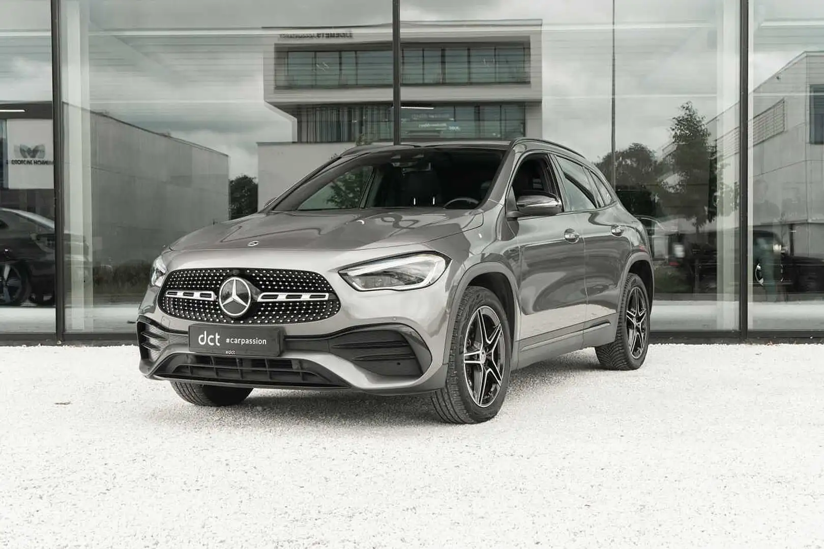 Mercedes-Benz GLA 250 Hybride AMG PANO Towbar Keyless DAB NightPack Gris - 1