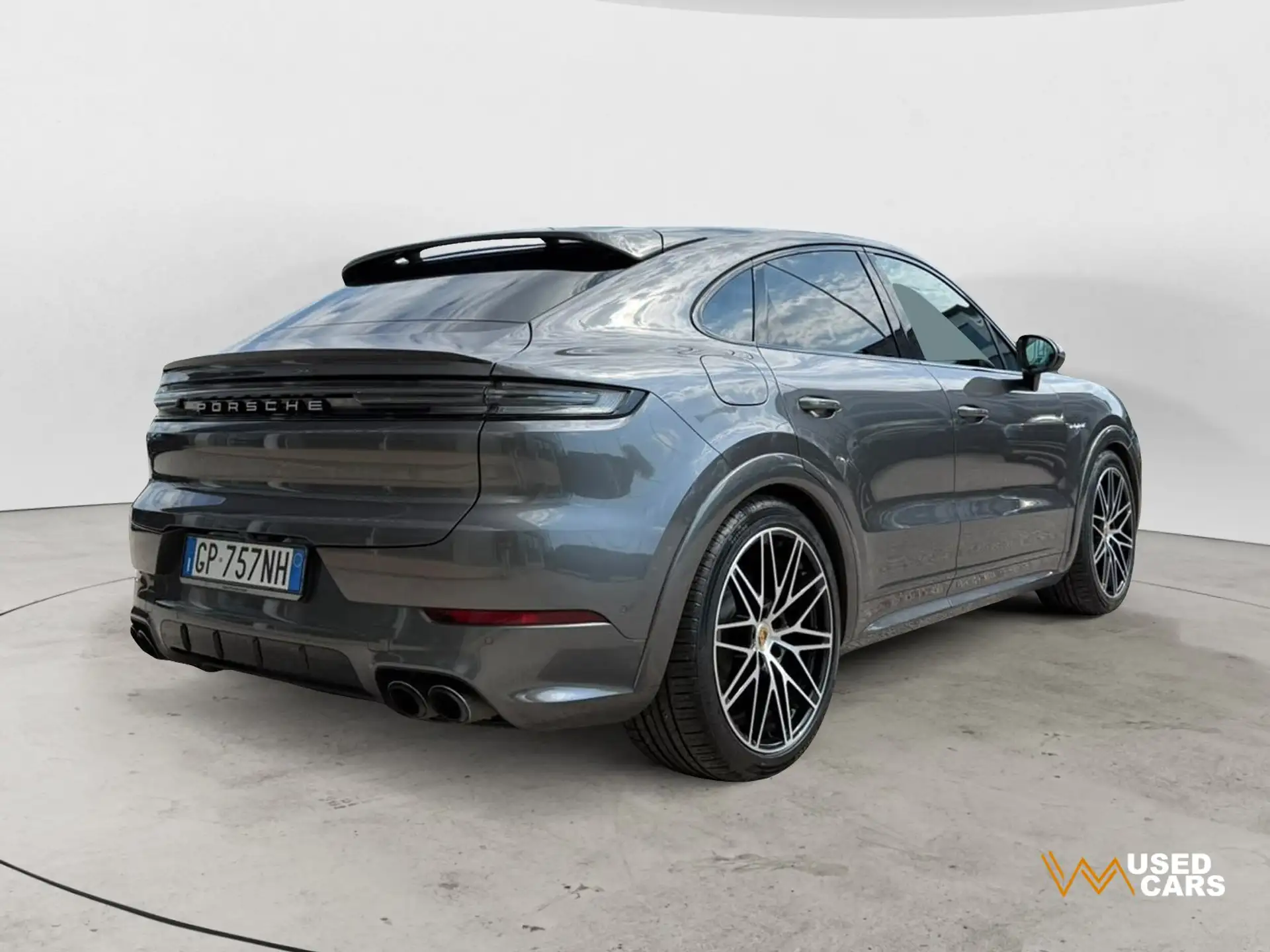 포르쉐 Porsche Cayenne 2023 건메탈 사진 2