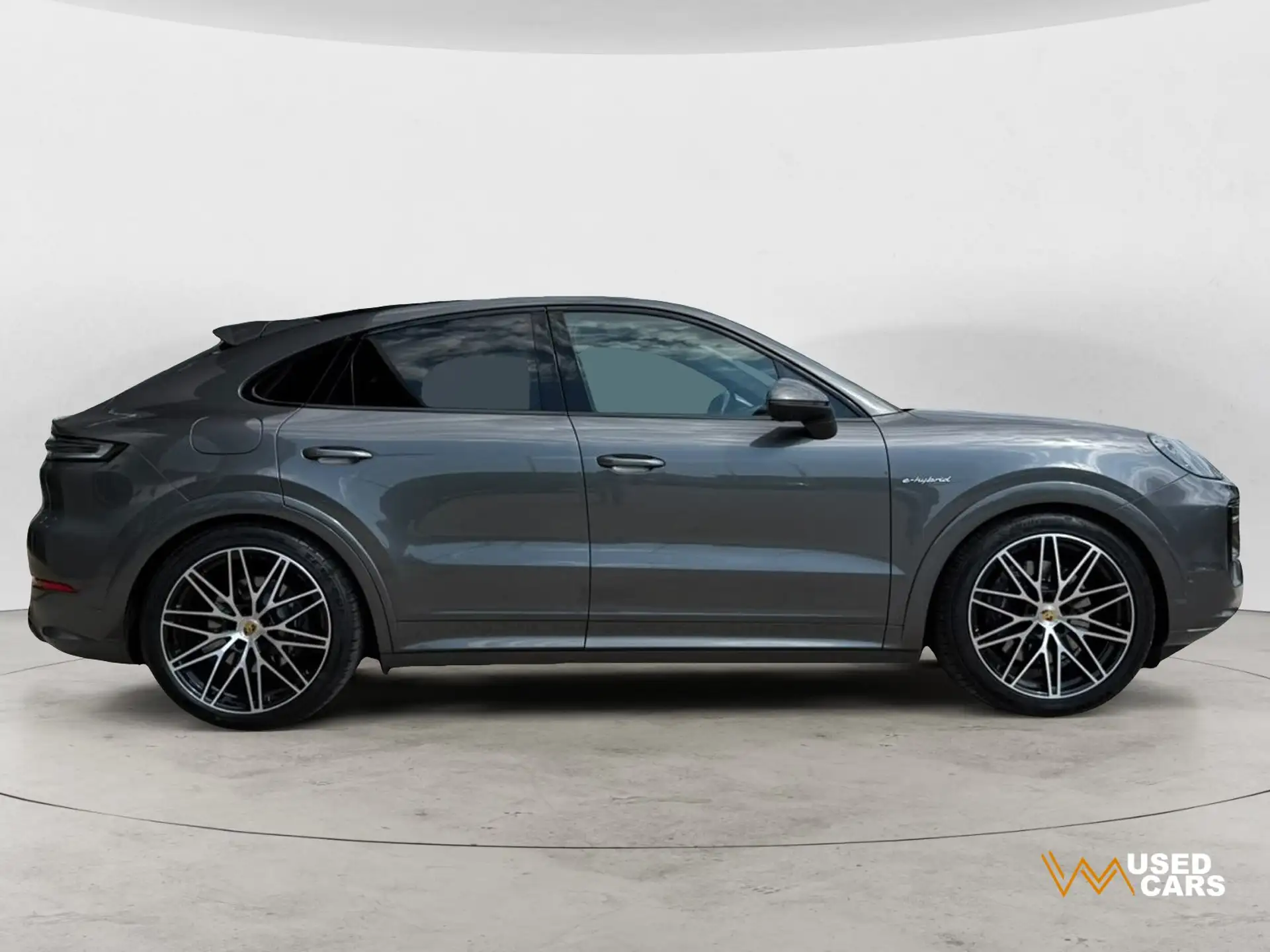 포르쉐 Porsche Cayenne 2023 건메탈 사진 3