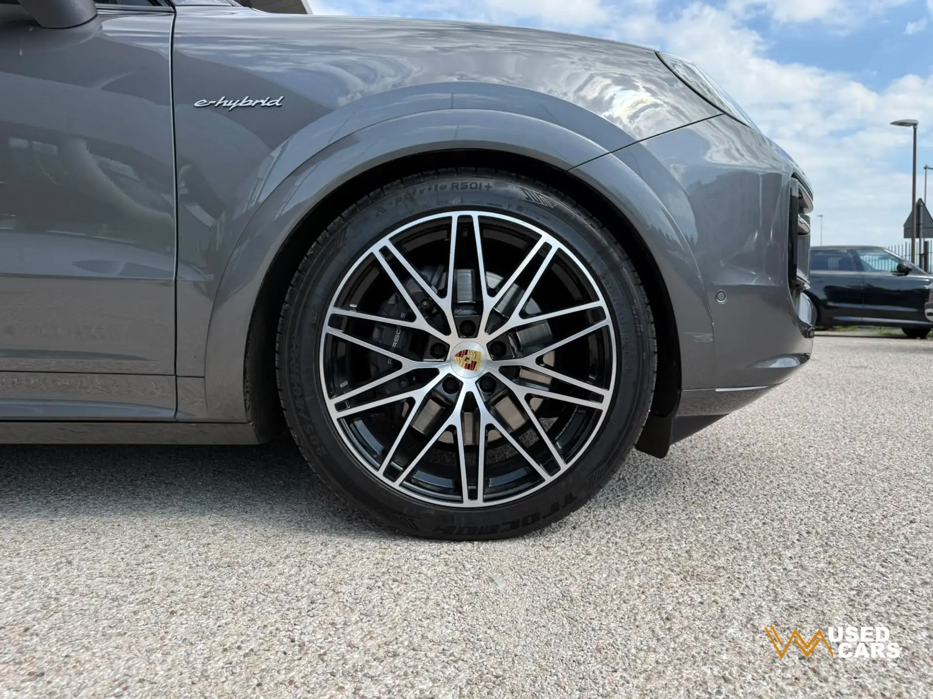 포르쉐 Porsche Cayenne 2023 건메탈 사진 6