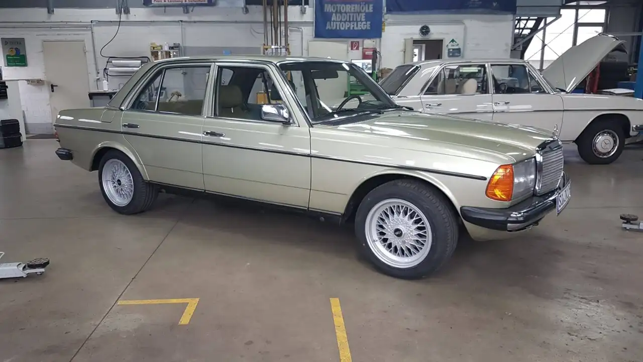 Mercedes-Benz 230, foto 3
