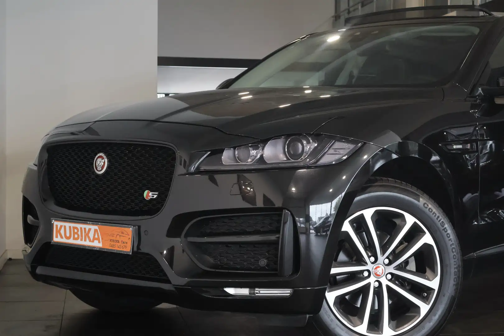 Jaguar F-Pace 20d AWD R-Sport Aut Pano Navi Cam CruiseC Garantie Noir - 2