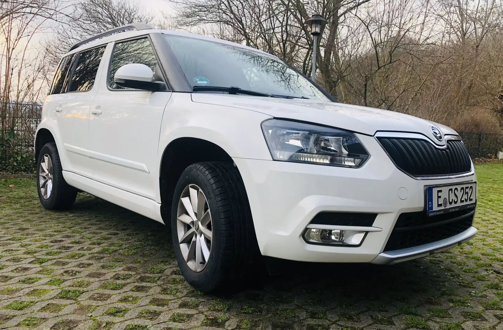 Skoda Yeti Yeti 1.2 TSI Ambition Weiß - 1