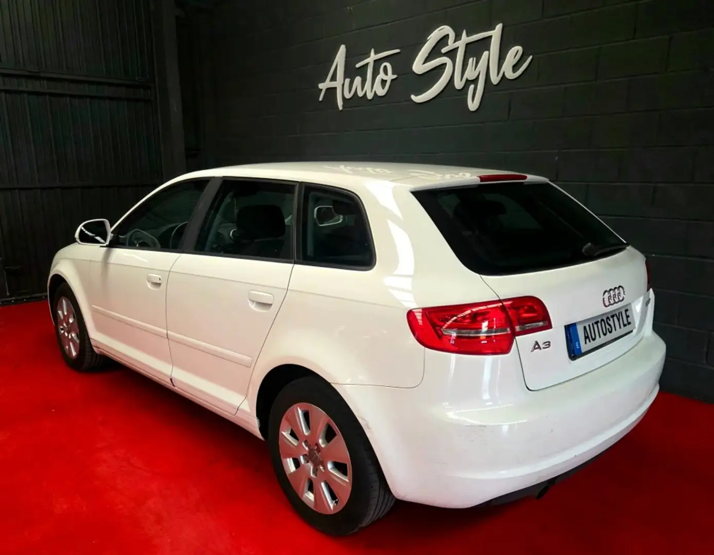 Audi A3 Sportback 1.6TDI Ambition Blanco - 2