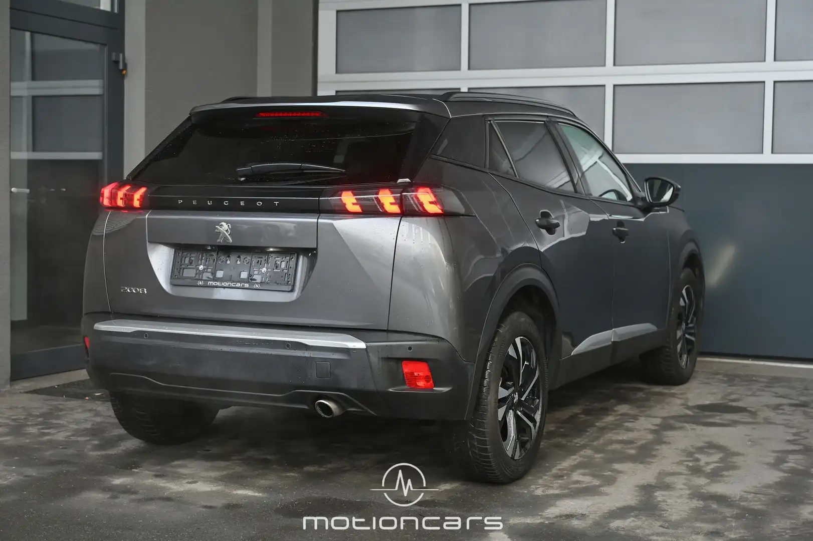 Peugeot 2008 1.5 BlueHDI 130 Active Pickerl NEU Grau - 2