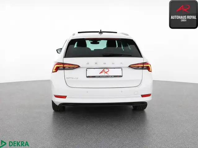 Skoda Octavia view 4