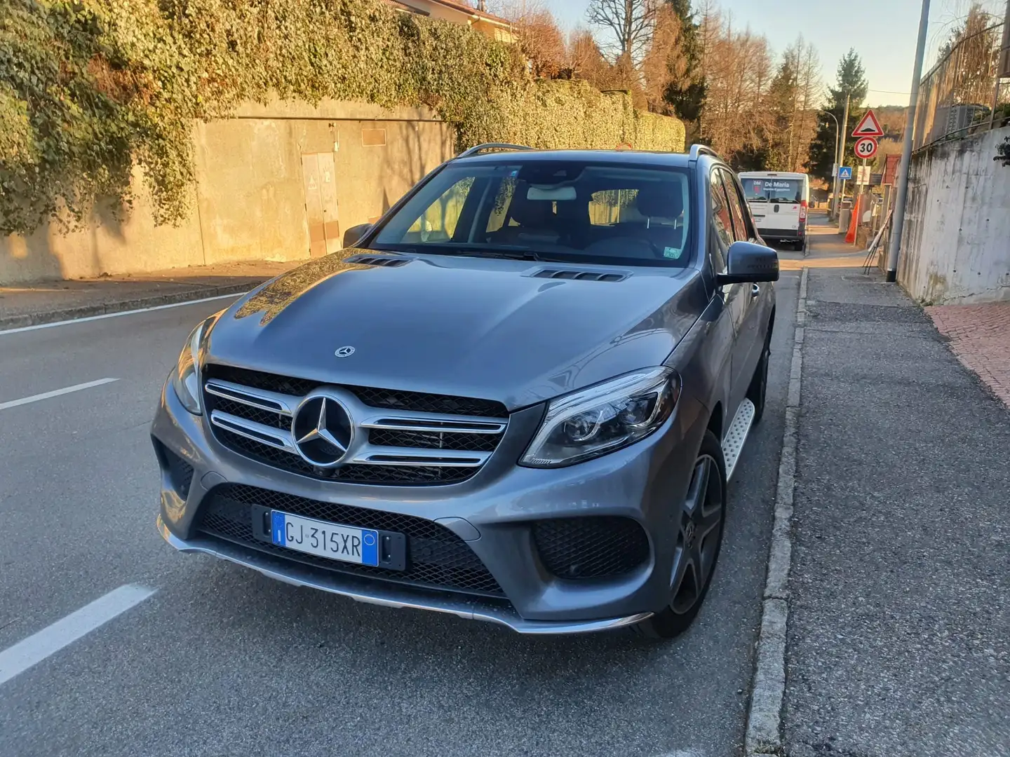 Mercedes-Benz 250 D 4MATIC Šedá - 2