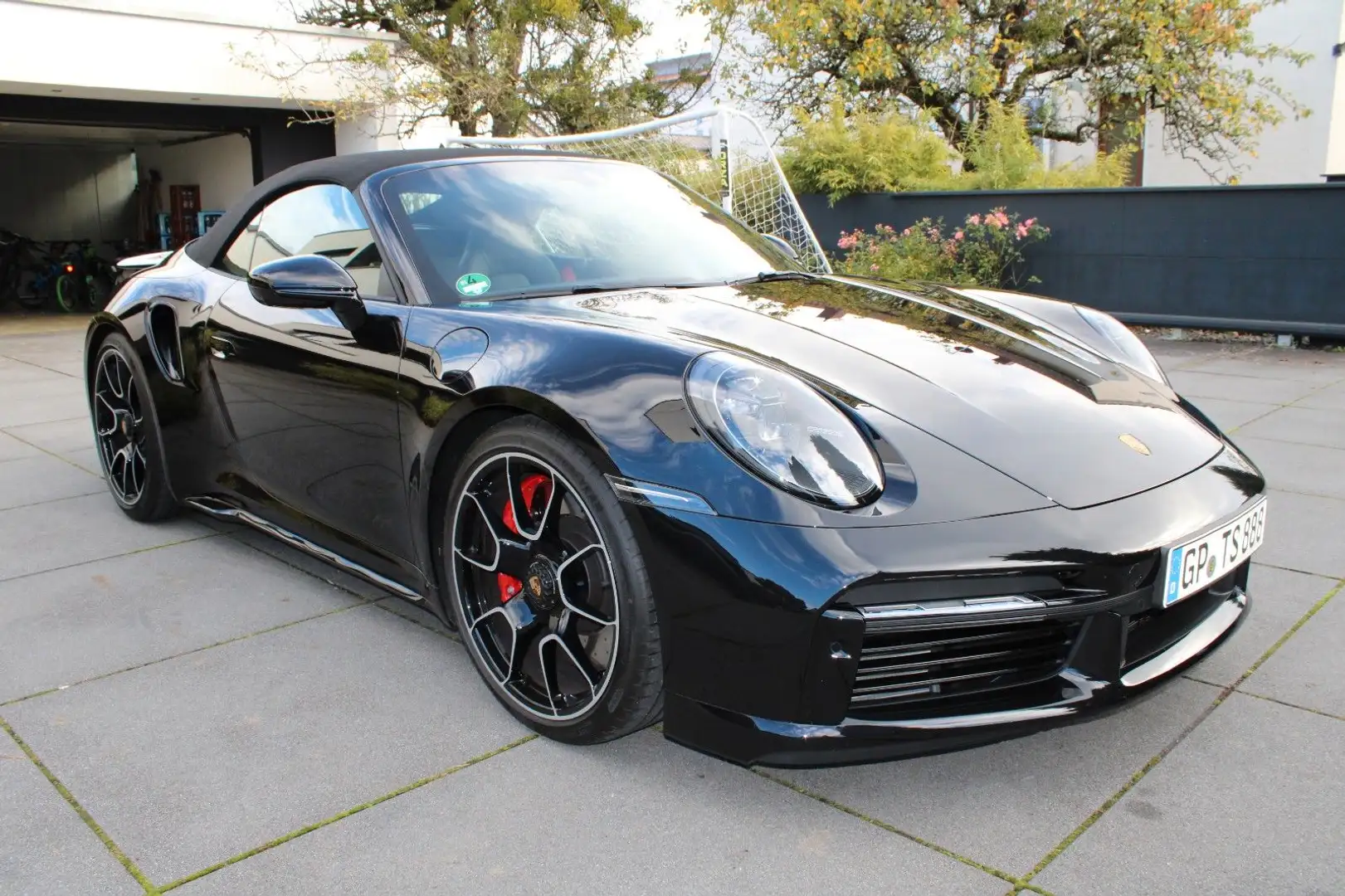 Porsche 992 Turbo Cabriolet*TEMPO/360°/LEDER/LED/BOSE* Schwarz - 2