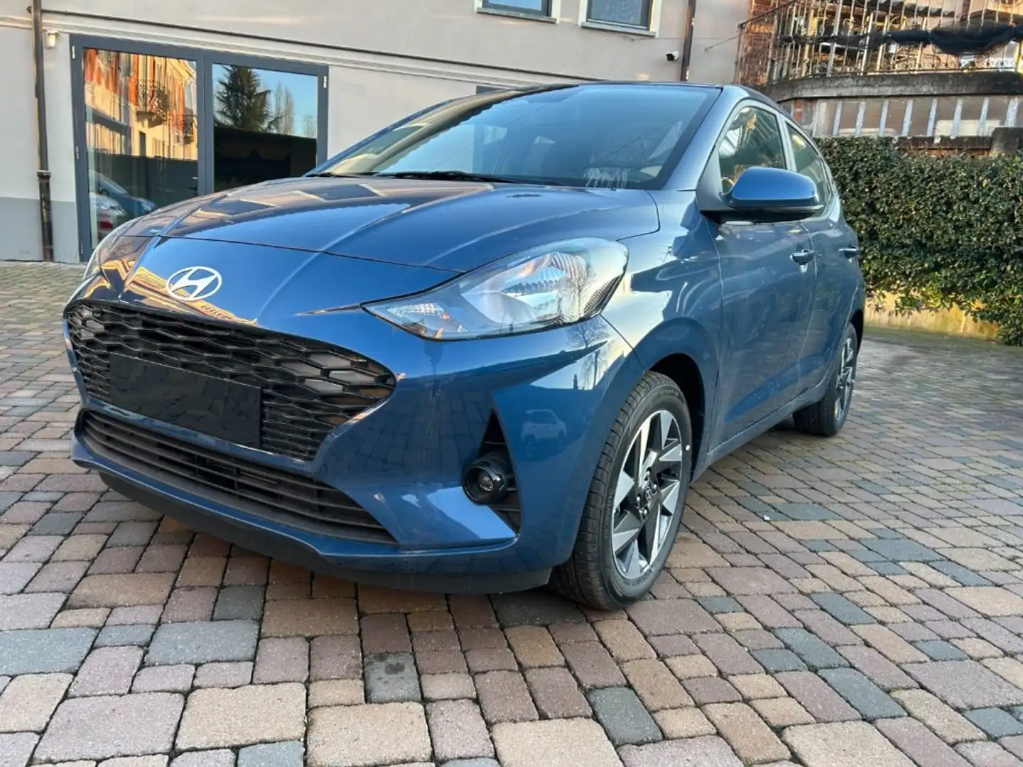 Hyundai i10 PROMO FIN. 1.0 MPI AT Connectline KM0 Blau - 1