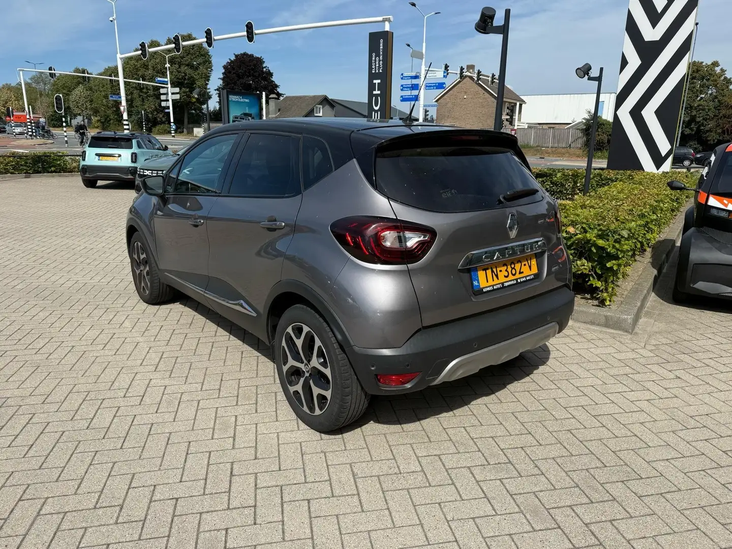 Renault Captur TCe 90 Intens | Camera Gris - 2